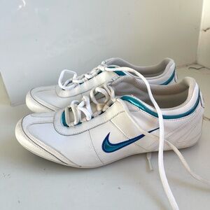 Nike White Sneakers size 7